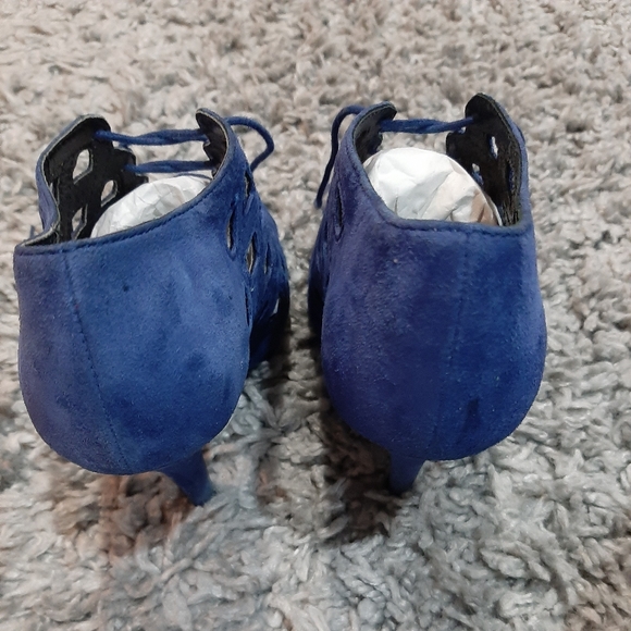 Heels - Picture 3 of 5